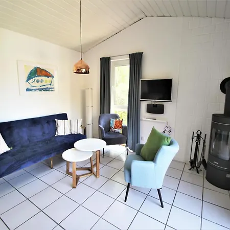Modernly Furnished Double With Terrace In The Mirow *