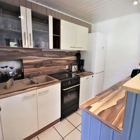 Modernly Furnished Double With Terrace In The Mirow