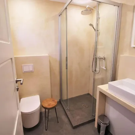 Modernly Furnished Double With Terrace In The Mirow *